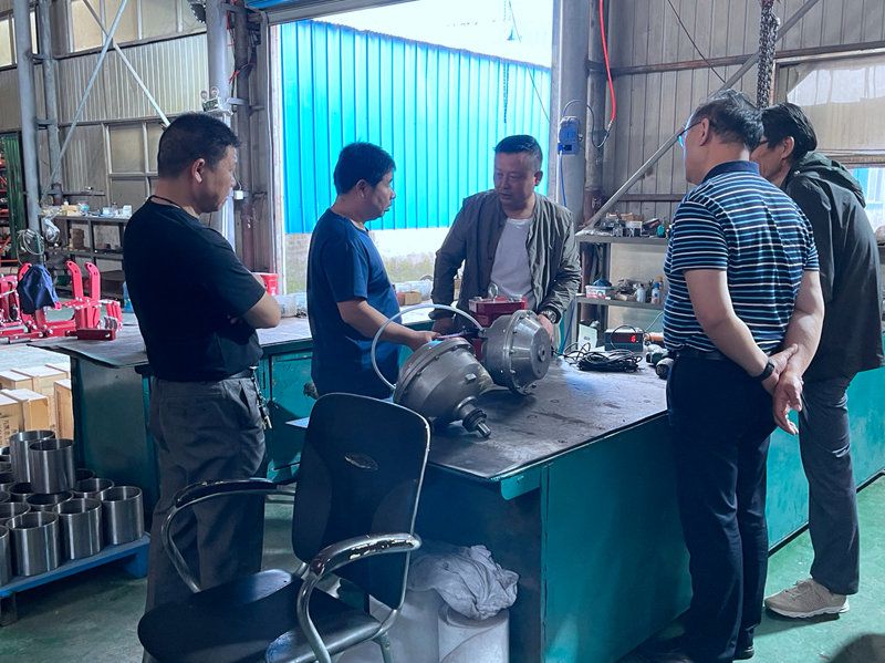 合作伙伴的主要負(fù)責(zé)人來我廠參觀、調(diào)研